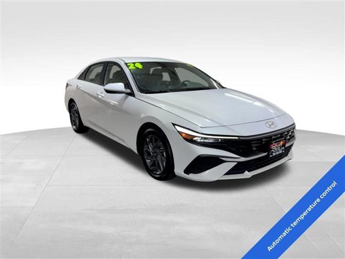 Used 2024 Hyundai Elantra SEL image 3