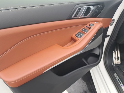 New 2026 BMW X7 M60i image 15