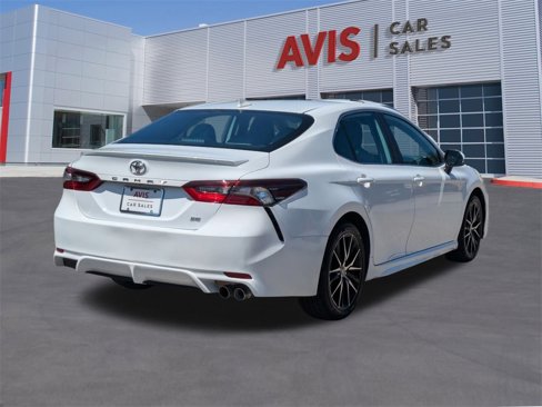 Used 2024 Toyota Camry SE image 6