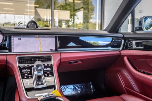 Used 2020 Porsche Panamera image 32