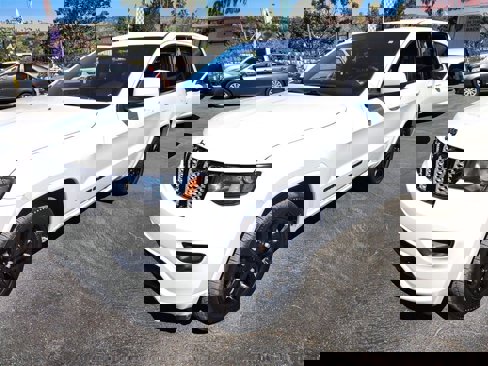 Used 2018 Jeep Grand Cherokee Altitude image 12