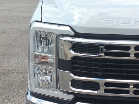 New 2026 Ford F350 4x4 Crew Cab DRW Super Duty image 10