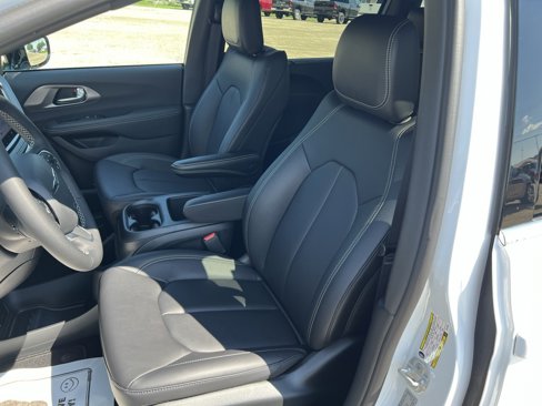 New 2026 Chrysler Pacifica Select image 26