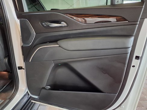 Used 2023 Cadillac Escalade ESV Premium Luxury image 13