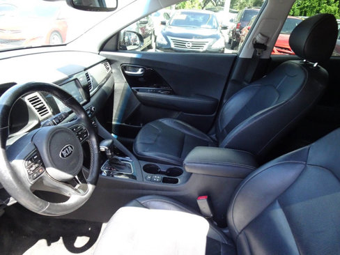 Used 2017 Kia Niro Touring w/ Advanced Technology Package image 27