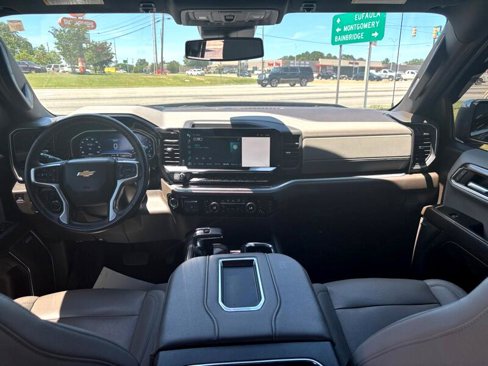Used 2022 Chevrolet Silverado 1500 LTZ image 9