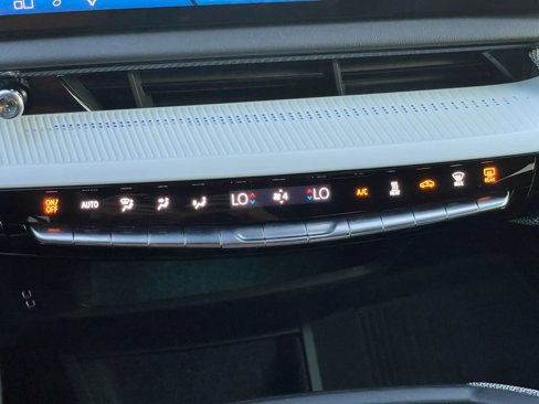 Used 2025 Cadillac Optiq Sport 2 image 39