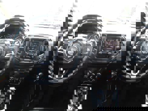 Used 2018 Jeep Compass Latitude image 14