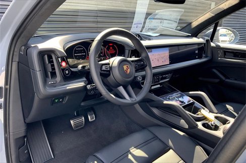 New 2026 Porsche Cayenne GTS image 4