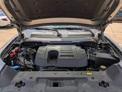 New 2025 Land Rover Defender 90 X-Dynamic SE image 17