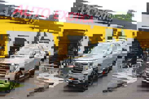 Used 2023 GMC Yukon XL SLT image 1