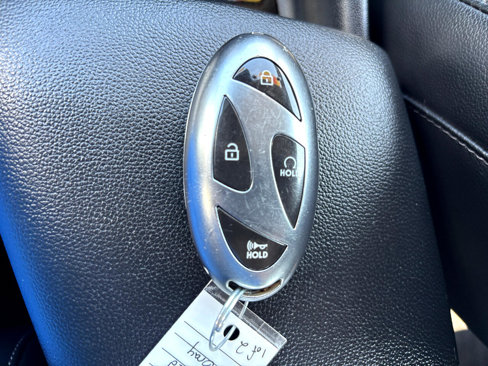 Used 2024 Hyundai Elantra Limited image 24