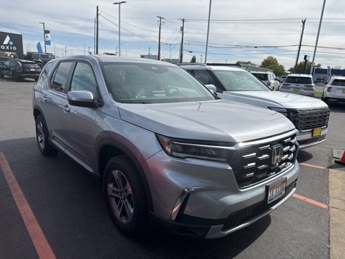 Used 2025 Honda Pilot EX-L image 3
