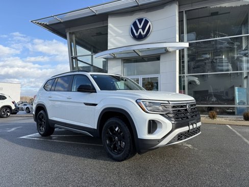 New 2025 Volkswagen Atlas Peak Edition SE image 3