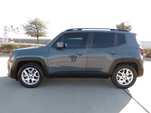 Used 2018 Jeep Renegade Latitude w/ Popular Equipment Group image 4
