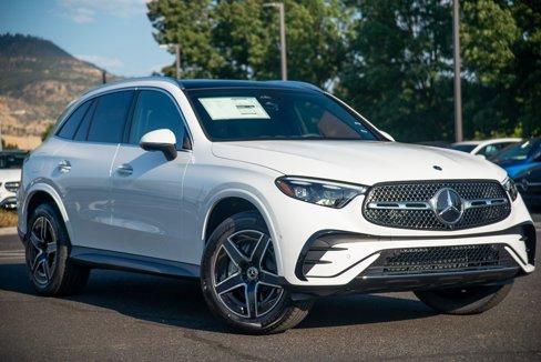 Used 2025 Mercedes-Benz GLC 300 4MATIC image 2