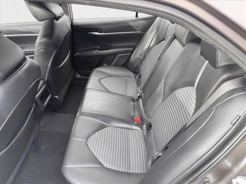 Used 2022 Toyota Camry SE image 17