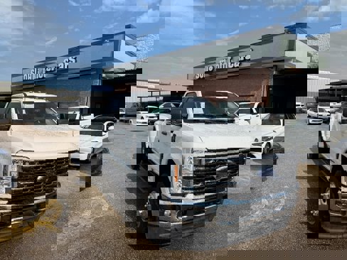 Used 2023 Ford F350 XLT image 2