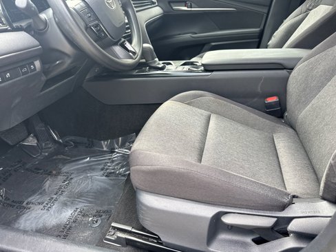 Used 2025 Toyota Camry LE image 9
