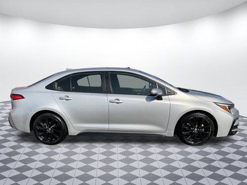 Used 2024 Toyota Corolla SE image 2