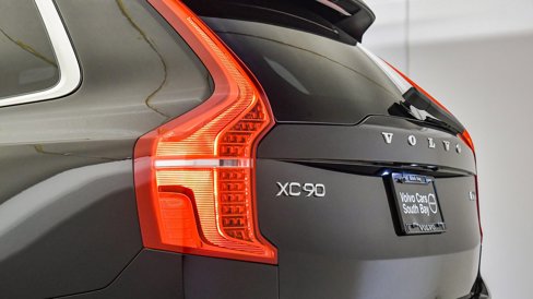 Certified 2025 Volvo XC90 B6 Plus image 12