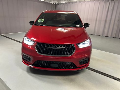 New 2026 Chrysler Pacifica Select image 2