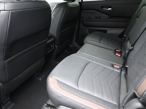 New 2025 Nissan Pathfinder Platinum image 14