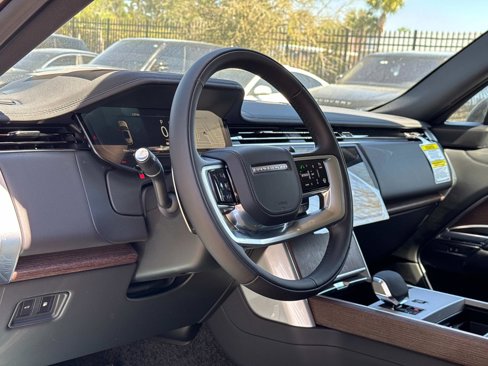 New 2025 Land Rover Range Rover SE image 22