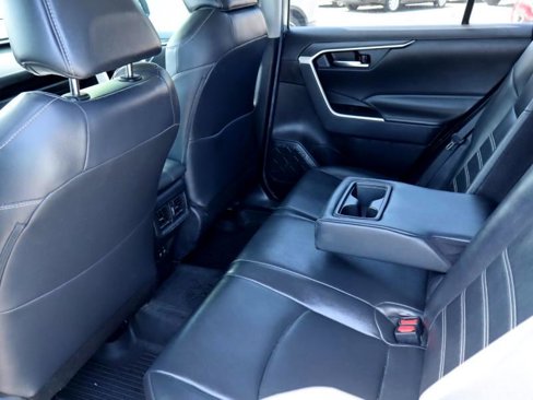 Used 2020 Toyota RAV4 XLE Premium image 11