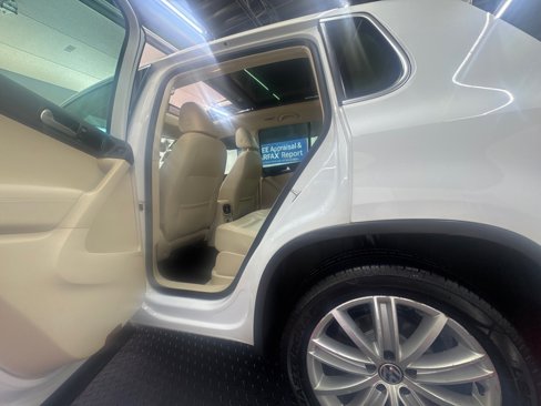 Used 2014 Volkswagen Tiguan SEL image 13