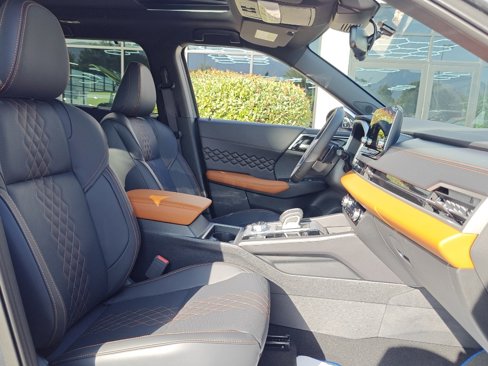 New 2025 Mitsubishi Outlander 4WD Plug-In Hybrid image 29