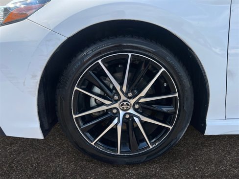 Used 2022 Toyota Camry SE image 14