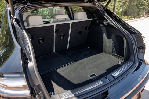 Used 2024 Porsche Macan w/ Premium Plus Package image 56