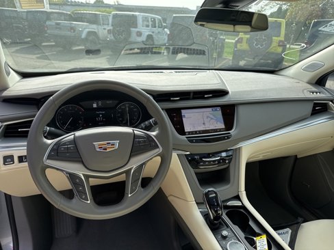 Used 2025 Cadillac XT5 Premium Luxury image 9