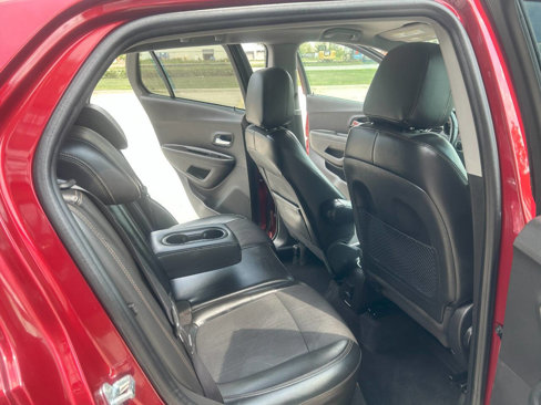 Used 2021 Chevrolet Trax LT w/ LT Convenience Package image 29