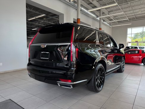 Used 2024 Cadillac Escalade Premium Luxury Platinum image 4
