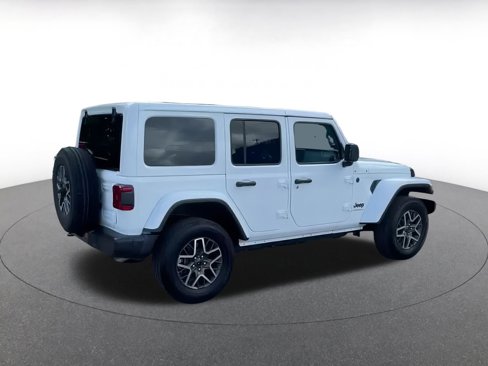 Used 2025 Jeep Wrangler Sahara image 12