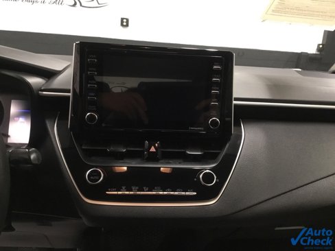 Used 2021 Toyota Corolla LE image 44