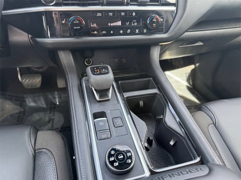 Used 2025 Nissan Pathfinder SL image 13