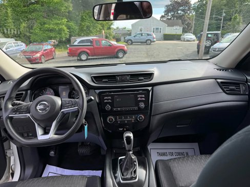 Used 2017 Nissan Rogue S image 19