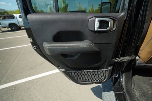 Used 2020 Jeep Wrangler Unlimited Sahara image 14