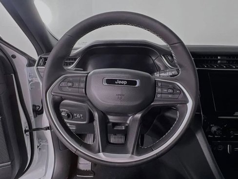 New 2025 Jeep Grand Cherokee Laredo X w/ Luxury Tech Group I image 12