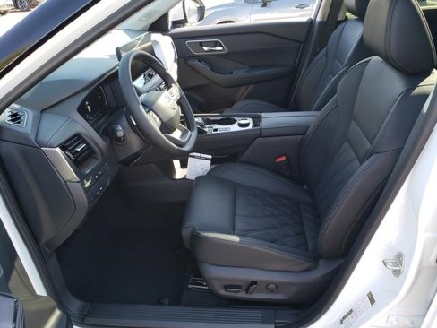 New 2026 Nissan Rogue Platinum image 10