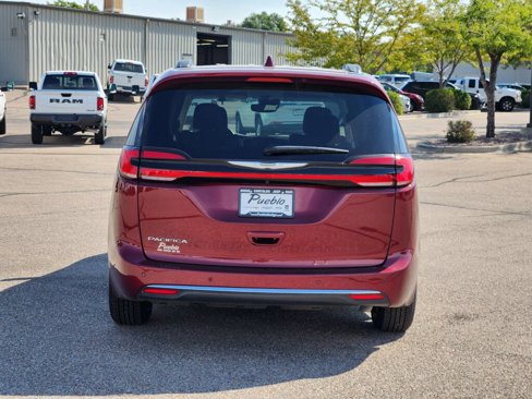 Certified 2021 Chrysler Pacifica Touring w/ Cold Weather Group image 4