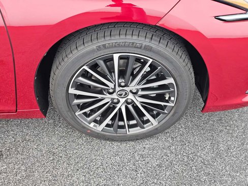 New 2025 Lexus ES 300h w/ Premium Package image 9