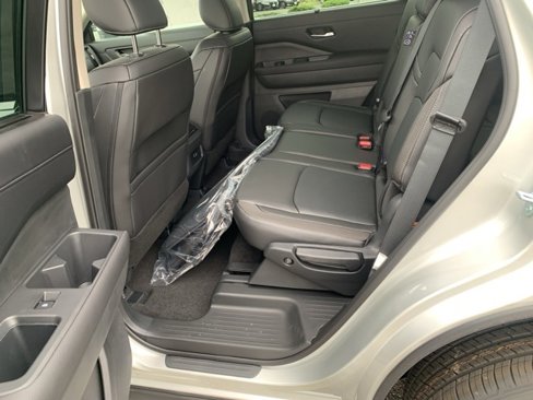 New 2025 Nissan Pathfinder SL image 25