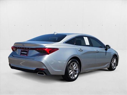 Used 2019 Toyota Avalon XLE image 5