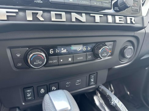 Used 2025 Nissan Frontier SV w/ SV Convenience Package image 17