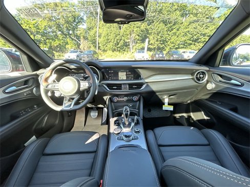 New 2025 Alfa Romeo Stelvio Sprint image 12