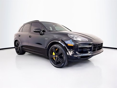 Certified 2023 Porsche Cayenne Turbo S image 7